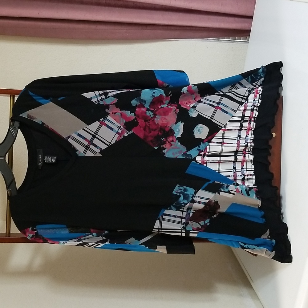 Multicolored floral v-neck half sleeve blouse